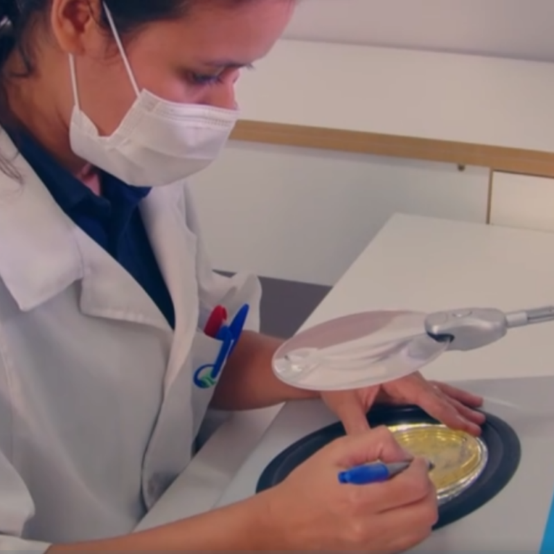 Foto - Contando Bacterias Longe